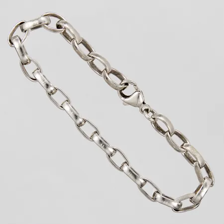 Armband ankarlänk längd: ca 17½ cm bredd: ca 3mm silver 925/1000 Vikt: 11,5 g