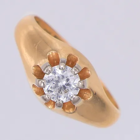 Ring troligen bergkristall Pettersson stl:16, gravyr, 18K Vikt: 4,9 g