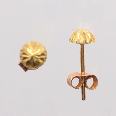 Ett par örhängen längd 1,4cm, 18k Vikt: 0,6 g