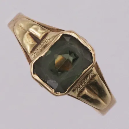 Ring med grön sten, stl:18½, sliten sten, 14K Vikt: 1,8g Vikt: 1,8 g