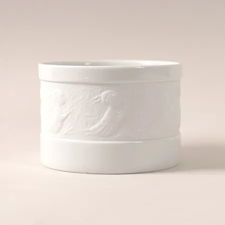 Ytterfoder Björn Wiinblad för Rosenthal, biskviporslin, Ø12,5cm, höjd 9cm, nummer 2848 Vikt: 0 g Skickas med paket.