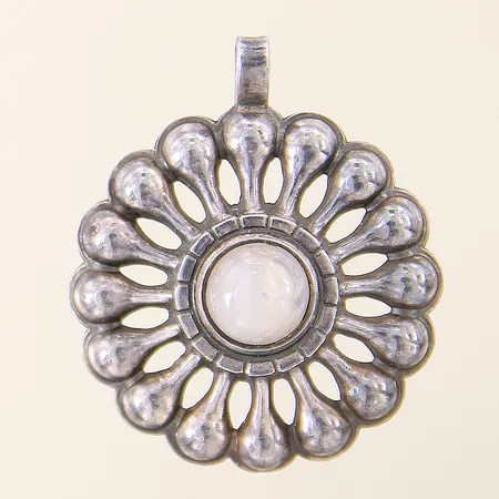 Hänge med månsten Kalevala Koru Ø31,5mm silver 925/1000 Vikt: 8 g