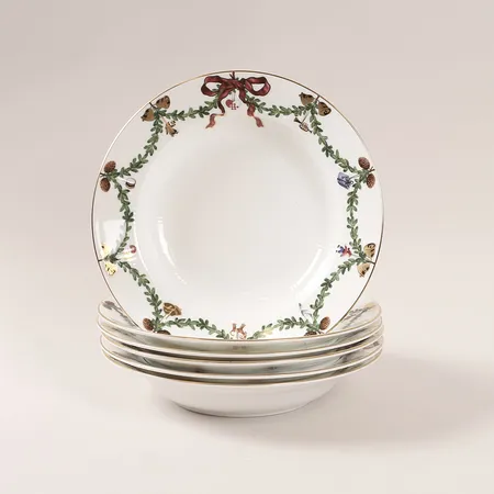 Sex djupa tallrikar Star Fluted Christmas, Royal Copenhagen, porslin, Ø 24,5cm, höjd: 5cm. Vikt: 0 g Skickas med postpaket.