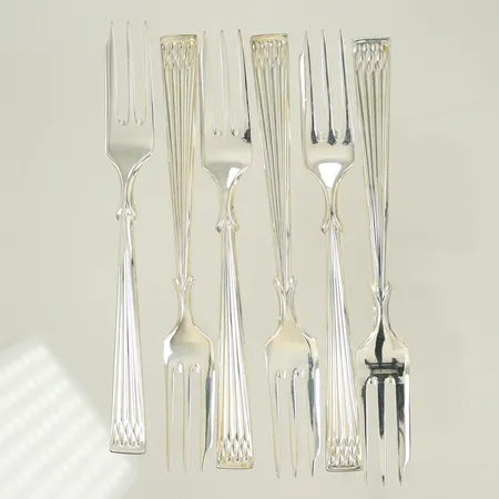 6 Tårtgafflar modell Arvssilver, längd 147mm, TH Marthinsen, silver 830/1000-delar 117,5g Vikt: 117,5 g