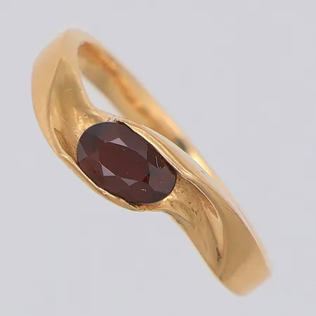 Ring troligtvis granat Guldfynd stl:17, 18K Vikt: 3 g