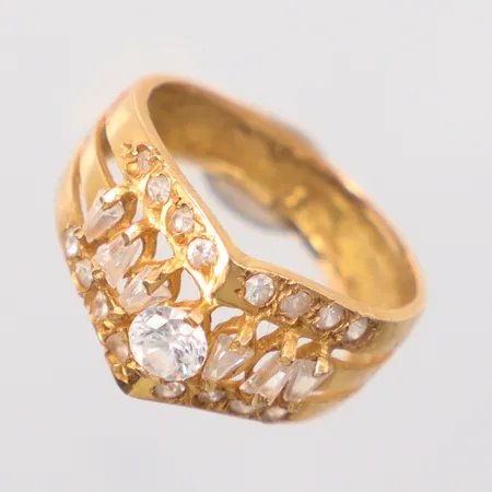 Ring vita stenar stl:18½ 21k Vikt: 4,6 g