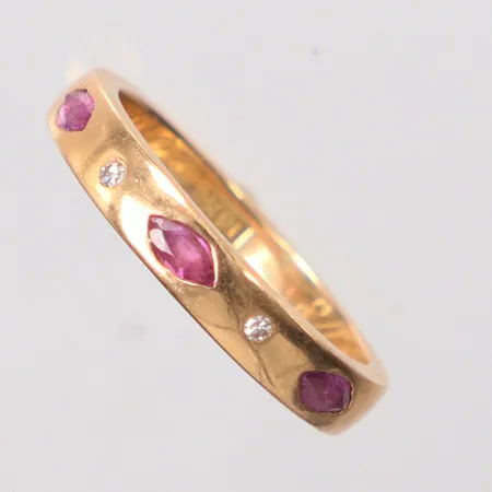 Ring lila stenar stl:17, 18k  Vikt: 5 g