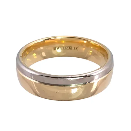 Ring, 18K guld, tvåfärgad modell, tillverkarstämpel Safira, stl:18¾ mm, bredd 6 mm Vikt: 8,9 g