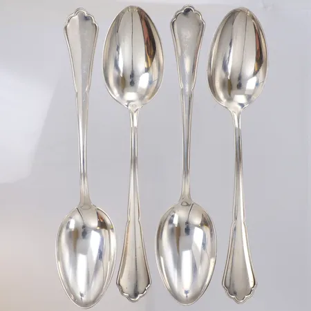 Fyra skedar längd ca 21cm, importstämplad, 830/1000 silver Vikt: 266,3 g