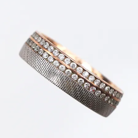 Ring med vita stenar Stl:19, bredd: 6,2mm, vissa stenar saknas, vitguld, 9K Vikt: 4,6 g