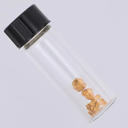 Vaskat guld nuggets 24k. Plaströr Vikt: 1,4 g