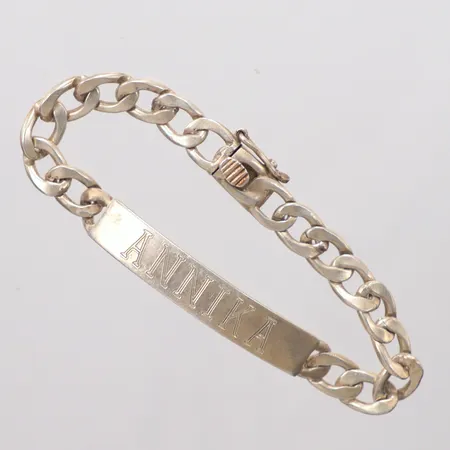 Armband silver 925/1000  bricka med namn defekt lås   Vikt: 15,3 g