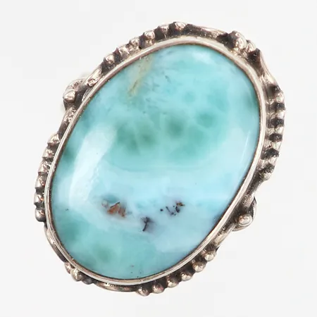Ring med sten med justerbar storlek, bred framtill ca25mm, ojämn fattning, silver 925/1000  Vikt: 9,3 g