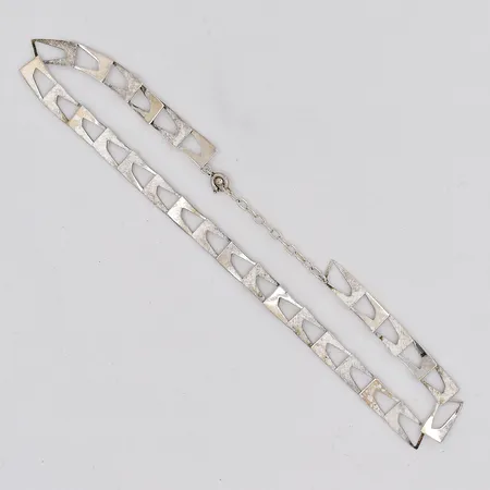 Collier längd 43cm bredd 10mm öppen låsring silver 830/1000 Vikt: 17,7 g