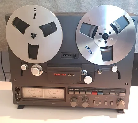 Rullbandspelare med instruktionsbok TASCAM 22-2 1/4" 2-Track Vikt: 0 g Skickas med postpaket.