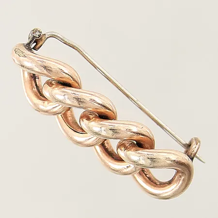 Brosch 36x12,5mm, nål samt ögla i oädel metall, ostämplad 14K Vikt: 9,5 g