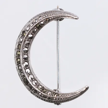Brosch måne med markasiter, 30mm, 830/1000 silver Vikt: 4,8 g