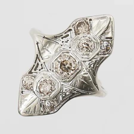 Ring med antikslipade diamanter 1xca0,23ct, 2xca0,10ct, 4xca0,07ct, stl:16¾, vitguld, 14K Vikt: 3,1 g