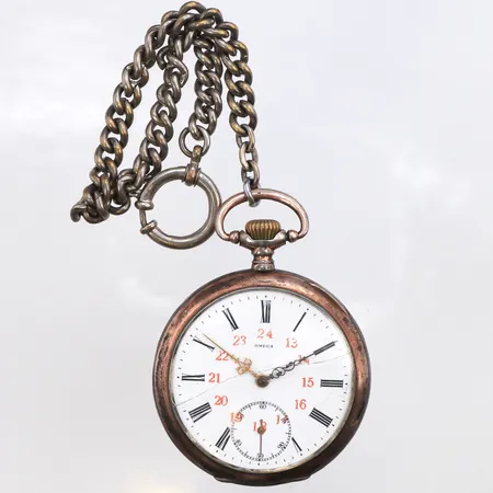 Fickur Omega Grand Prix, 51mm, rött 24-timmarsindex, boettnr: 4144587, innerboett i silver, innerboettnr: 4165193, sprucket plexiglas, klockkedja i oädel metall, bruttovikt: 117,1g Vikt: 0 g