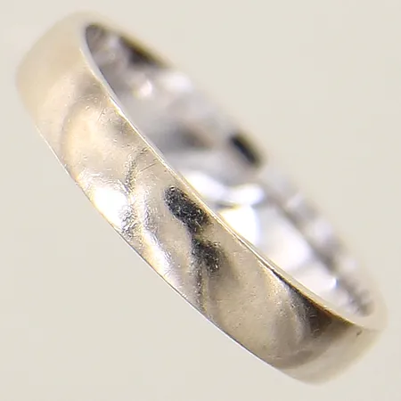 Ring slät stl:19 bredd 4mm, vitguld 9K Vikt: 3,4 g