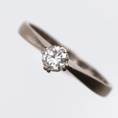 Ring med diamant 0,30ct enligt gravyr, Stl:17½, bredd: 2,1-5,2mm, vitguld, 18K, 3,0g.