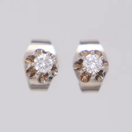 Örhängen med diamanter 2 x ca 0,04ct, bredd 4mm, vitguld, 18K  Vikt: 0,8 g