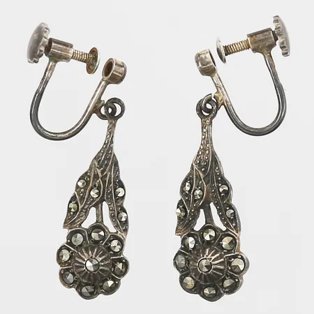 Örhängen med markasiter, höjd 32mm, skruvsystem, silver 925/1000 Vikt: 3,8 g