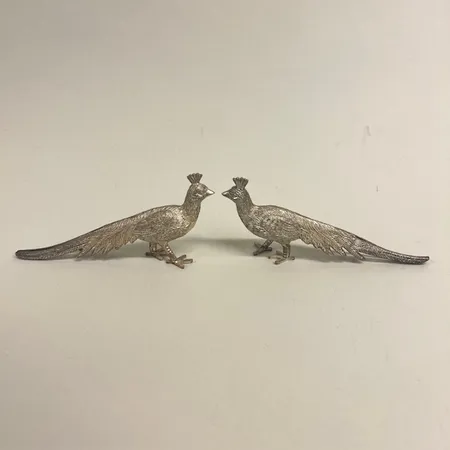 Ett par bordsdekorationer Påfåglar, höjd ca 6cm, längd ca 13,5cm, vitmetall