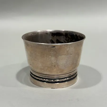 Sockerskål Eric Löfman för Markströms Guldsmeds Ab K G år 1975 höjd 5,5cm, silver 830/1000 Vikt: 124,1 g