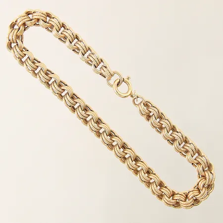 Armband med mönstrad dekor längd 21,5cm bredd 5,5mm 18K Vikt: 10,9 g