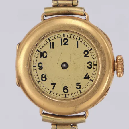 Damur 18K, manuell, 22mm, boettnr 1031700, defekt, går ej, defekt armband i oädel metall, bucklor, repor, inga tillbehör. 