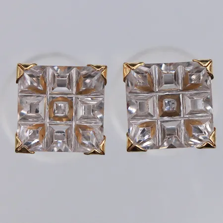 Ett par örhängen med vita stenar, 8,4x8,4mm, stift, tillhörande etui, 18K Vikt: 2,4 g