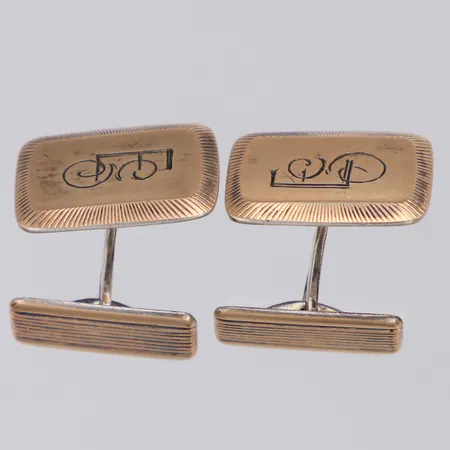Ett par manschettknappar med monogramgravyr, längd ca 19mm, bredd 14mm, delvis förgyllda, importstämplade, 835/1000 silver Vikt: 9,1 g