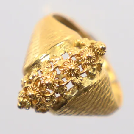Ring ostämplad stl:17mm 18k Vikt: 3,4 g