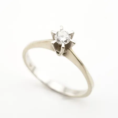 Ring m diamant ca 0,15ct uppskattningsvis W SI, vitguld, stl 18(57), 18k, sliten gravyr Vikt: 2,3 g