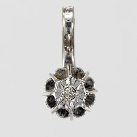 Hänge med diamant ca 1x0,005ct GFAB längd: ca 1cm bredd: ca 5mm vitguld 18K Vikt: 0,4 g