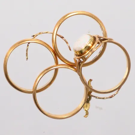 4 ringar defekta gravyr 3 gulddelar 18k Vikt: 15,5 g