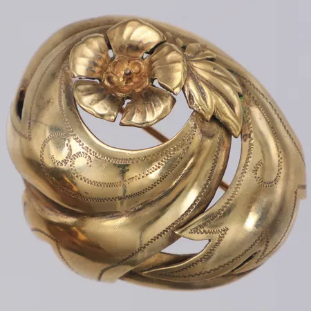 Brosch med mönsterdekor längd ca 40mm, bredd 35mm, Adamantföreningen U P A Stockholm år 1949, 830/1000 silver Vikt: 10,3 g