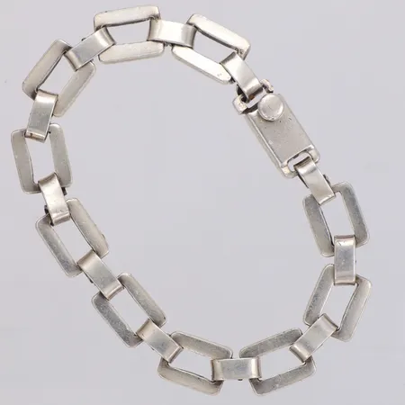 Armband längd 18cm, bredd 9,4mm, skeva länkdelar, glapp i låset, silver 925/1000  Vikt: 24 g