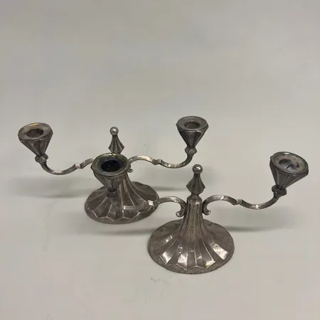 Ett par ljusstakar, tvåarmade, höjd 16cm, fyllda bottnar, bucklor, sprickor, importstämplat 830/1000 silver. Bruttovikt 969,8g