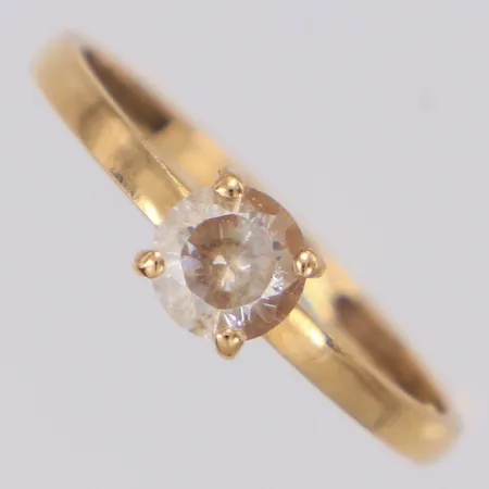 Ring med sten stl:17, bredd 5mm, GHA, något skev, 18K  Vikt: 1,2 g