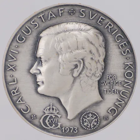 Minnesmedalj Tronskiftesmedaljen Carl XVI Gustaf Sveriges konung 1973, Ø40mm, etui, silver 925/1000  Vikt: 44,6 g