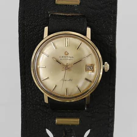 Armbandsur Certina New Art automatic Ø 34mm, datum, plexiglas med repor, guld på stål, monterad på läderband med utskurna stjärnor, längd 16 -20cm, bredd 45mm, slitage på armband   Vikt: 0 g