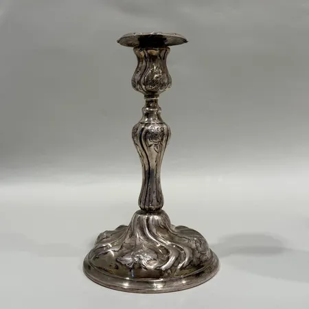 Ljusstake med blomdekor höjd 22cm silver 830/1000 Vikt: 153,8 g
