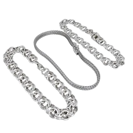 Armband silver bl.a. Bismarck, 3 stycken, längd 19,5-18,5 cm, ett lås utbytt, slitage förekommer Vikt: 40,4 g