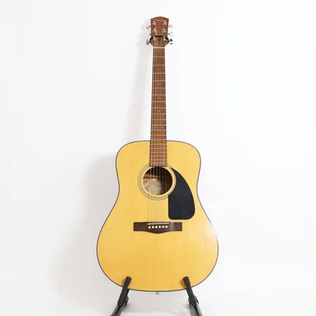 Akustisk gitarr Fender CD 60 NAT, Made in China, lättare bruksslitage, mjukt fodral medföljer Skickas med Bussgods eller PostNord