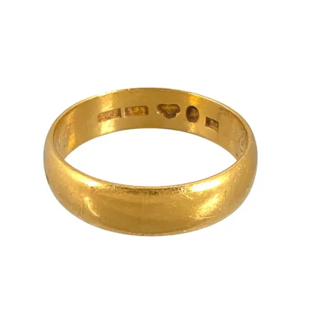 Ring, 23K guld, slät modell, svensk kontrollstämpel, stl:19,0 mm, bredd 5 mm, invändig gravyr Vikt: 6,2 g