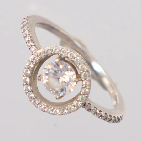 Ring vita stenar stl: 17mm silver 925/1000 Vikt: 1,9 g