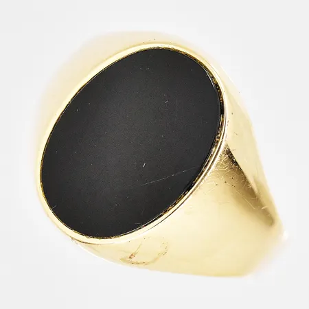 Klackring med onyx GHA stl:19, bredd 3-15mm, 18K. Vikt: 2,7 g