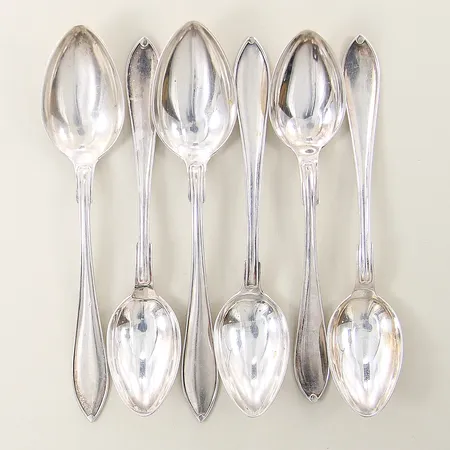 Kaffeskedar fyra stycken längd 12cm Dessertskedar två stycken längd 13cm silver 830/1000 Vikt: 83,8 g